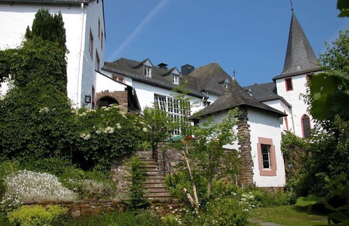 Kronenburg House | Double room with shower/WC - Burghaus and Villa Kronenburg