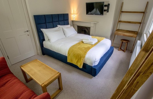 Cambridge City Centre House | Double room with single futon sofa bed