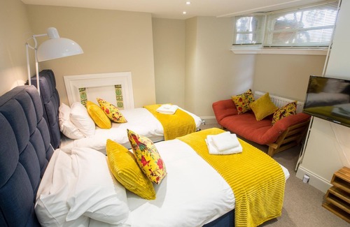 Cambridge City Centre House | Double room with single futon sofa bed