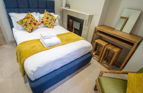 Cambridge City Centre House | Double room with single futon sofa bed