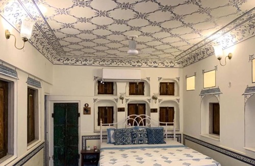 Pink City Apartment | Double Room with Terrace