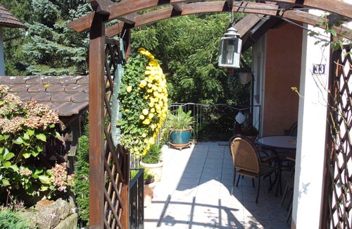 Ettenheim Apartment | Double room with WC and shower (forest side) Das Kleine FEINE - Guesthouse