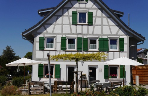Neufrach Apartment | Double room with WC and shower (top floor)