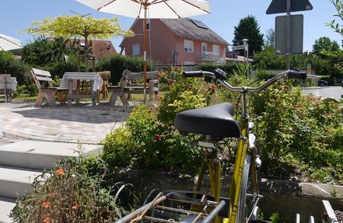 Neufrach Apartment | Double room with WC and shower (upper floor)
