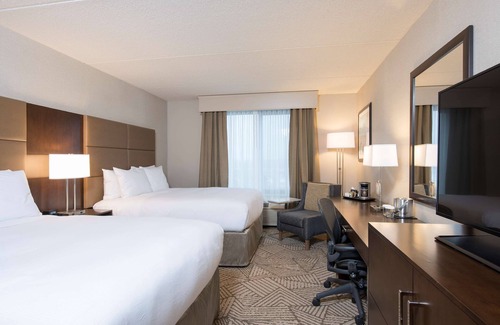 Russell Hotel | Doubletree by Hilton Pleasant Prairie Kenosha
