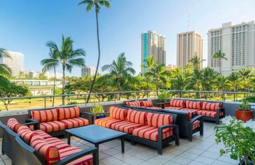 Waikiki Resort | DoubleTree by Hilton Alana - Waikiki Beach
