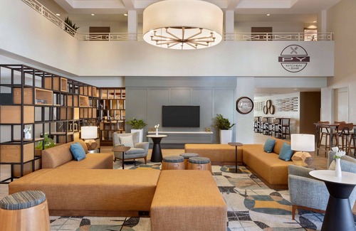 Campbell Hotel | Doubletree by Hilton Campbell - Pruneyard Plaza