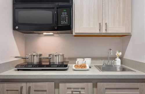 Campbell Hotel | Doubletree by Hilton Campbell - Pruneyard Plaza