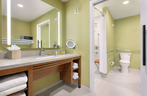 Campbell Hotel | Doubletree by Hilton Campbell - Pruneyard Plaza