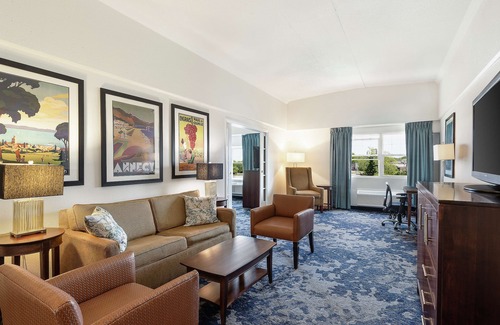 Hyannis Hotel | Doubletree by Hilton Cape Cod - Hyannis