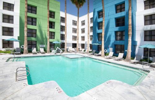 Chandler Hotel | DoubleTree by Hilton Chandler Phoenix, AZ