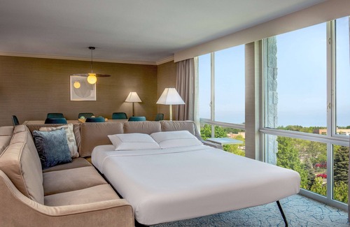 Skokie Hotel | DoubleTree by Hilton Chicago - North Shore Conference Center