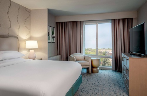 Skokie Hotel | DoubleTree by Hilton Chicago - North Shore Conference Center