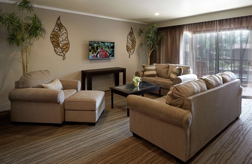Claremont Hotel | DoubleTree by Hilton Claremont
