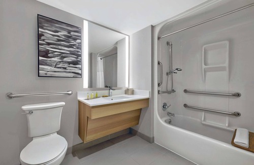 Downtown Hotel | DoubleTree by Hilton Davenport