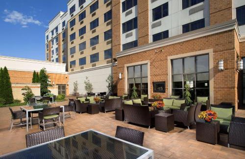 Dulles Town Center Hotel | DoubleTree by Hilton Dulles Airport-Sterling