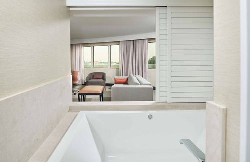 Fullerton Hotel | DoubleTree by Hilton Fullerton