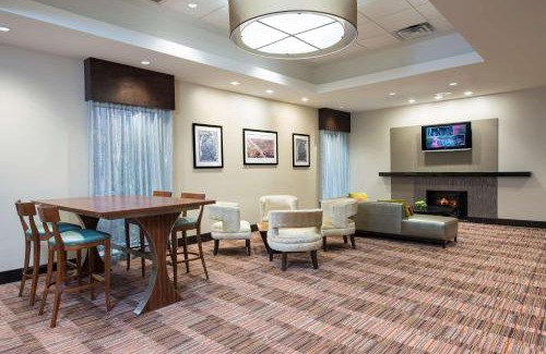 East Paris Hotel | DoubleTree by Hilton Hotel Grand Rapids Airport