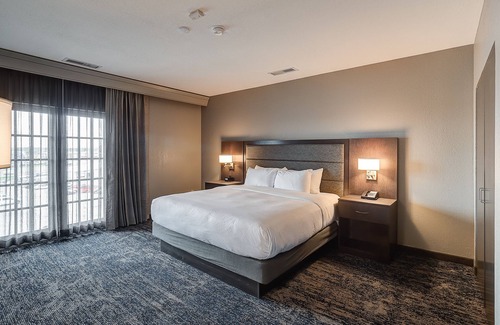 Bloomington Hotel | DoubleTree by Hilton Hotel Bloomington