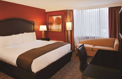 Chesterfield Hotel | DoubleTree by Hilton Hotel St. Louis - Chesterfield
