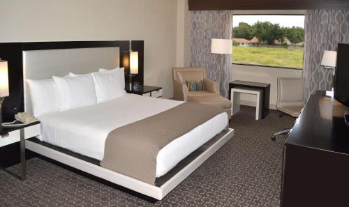 Southeast Houston Hotel | DoubleTree by Hilton Hotel Houston Hobby Airport