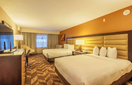 Lawrence Hotel | DoubleTree by Hilton Hotel Lawrence