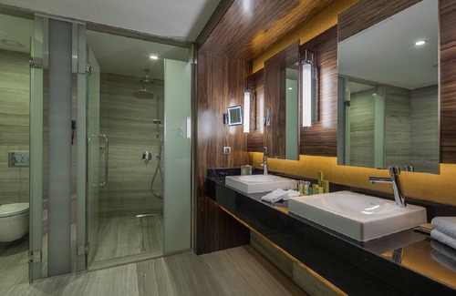Zeytinburnu Hotel | DoubleTree by Hilton Istanbul Topkapi
