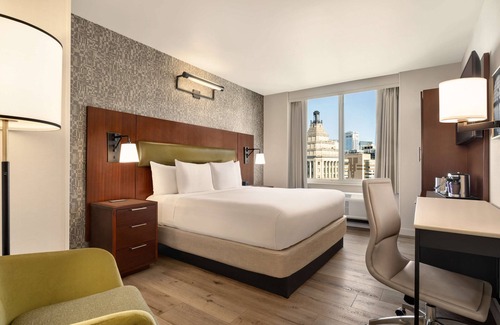 Stone Street Historic District Hotel | DoubleTree by Hilton New York Downtown