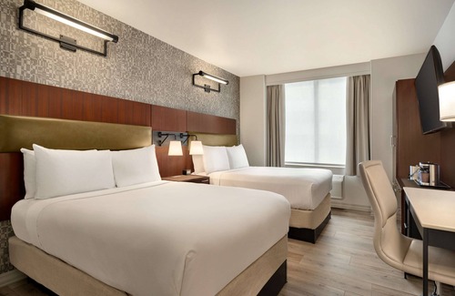 Stone Street Historic District Hotel | DoubleTree by Hilton New York Downtown