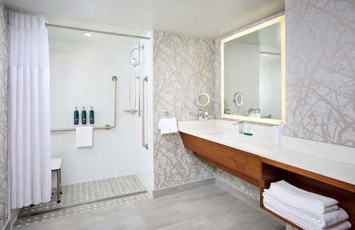 Windsor Hotel | DoubleTree by Hilton Windsor Hotel & Suites
