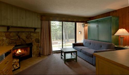 Banff Hotel | Douglas Fir Resort & Chalets