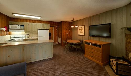 Banff Hotel | Douglas Fir Resort & Chalets