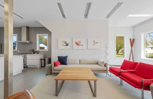 Douglas House | Douglas Modern Villa - Steps to downtown | Game RM | Backyard Oasis