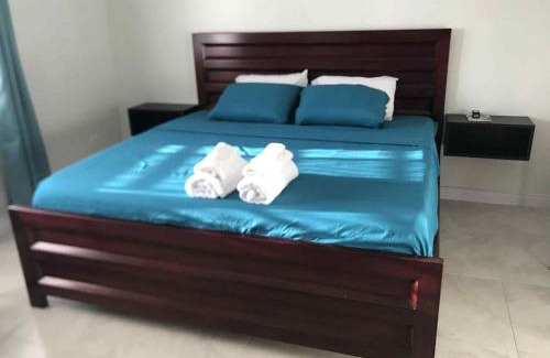 Orange Walk House | Dove Inn master room