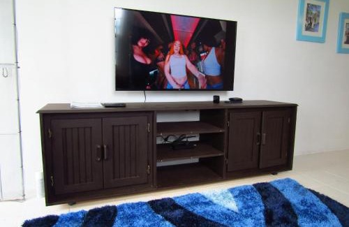 Dover Apartment | Dover Apt 1 by Dover Beach
