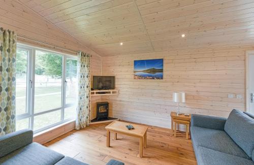 Saddleworth House | Dovestone Luxury Lodges sleeps 6 - pet free