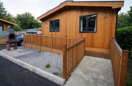 Saddleworth House | Dovestone Luxury Lodges sleeps 4 - pets welcome