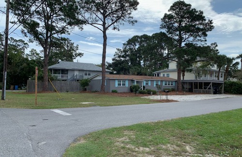 Tybee Island House | Down on the Corner.short walk to the beach…. 5-Star Clean.