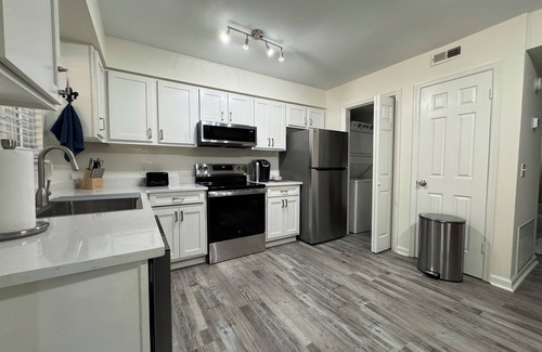 Auburn Condo | Down to the Wire, Cozy 2-bedroom condo with WiFi and AC in welcoming Auburn
