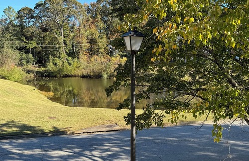 Auburn Condo | Down to the Wire, Cozy 2-bedroom condo with WiFi and AC in welcoming Auburn