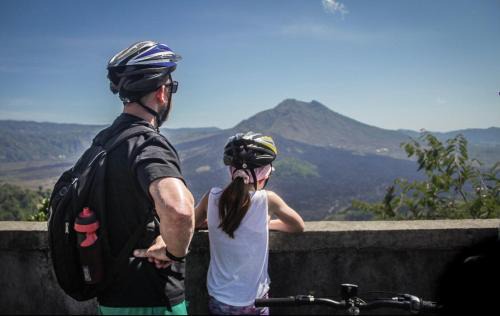 Tampaksiring Boat Rental | Downhill Cycling Ubud with Volcano, Jungle, Rice Terrace with meals