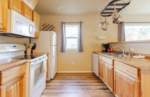 Franklin to the Fort Apartment | Downstairs Neighbor Retreat in the middle of Missoula