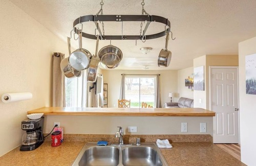 Franklin to the Fort Apartment | Downstairs Neighbor Retreat in the middle of Missoula
