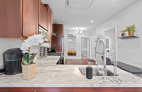 Downtown Pittsburgh House | Downtown 1 BR Apartment | Free Parking | Gym