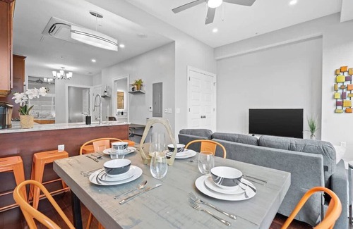 Downtown Pittsburgh House | Downtown 1 BR Apartment | Free Parking | Gym