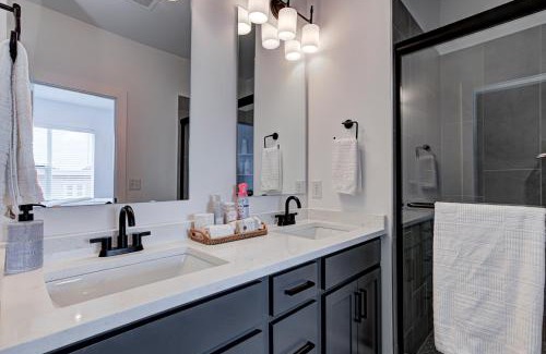 Indianapolis House | Downtown 1 mi Sleeps 6 wRooftop 3BR 4BED New built Modern Stylish Luxury