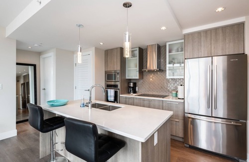 Harris Green Condo | Downtown 1bdr Condo w. Parking and City Views 14th Floor