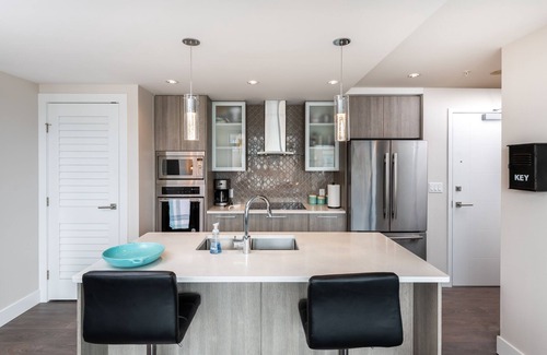 Harris Green Condo | Downtown 1bdr Condo w. Parking and City Views 14th Floor