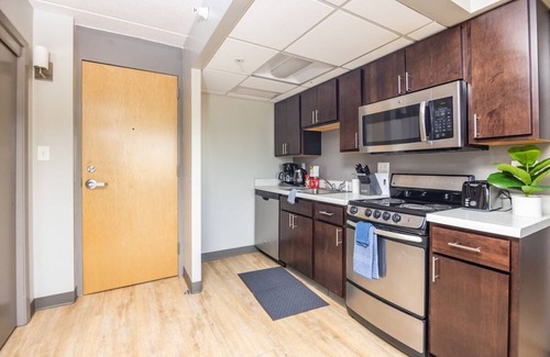 Downtown Des Moines Apartment | Downtown 1BR by Steps from Wells FREE PARKING