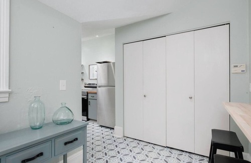 University Heights House | Downtown 2 BR/2 Baths- Close to UF/Restaurants!